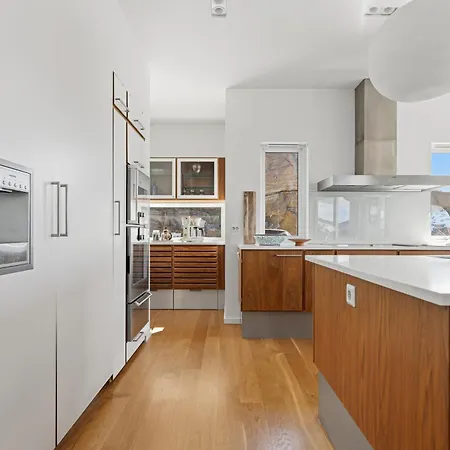 Exclusive House With Panoramic Views And Swimming Pool 크리스티안산